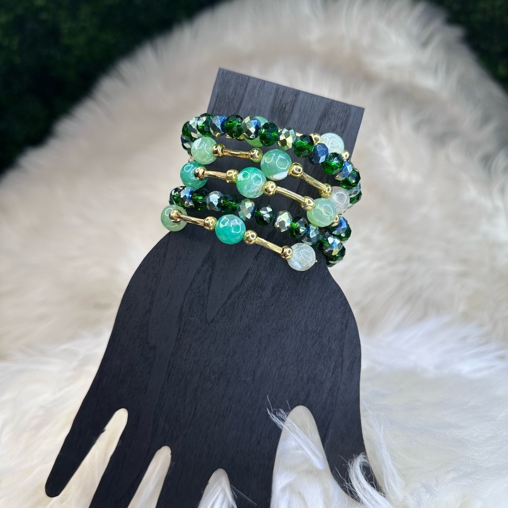 Nwt handmade 5strand green adventurine natural stone with gold accnts bracelet‎
